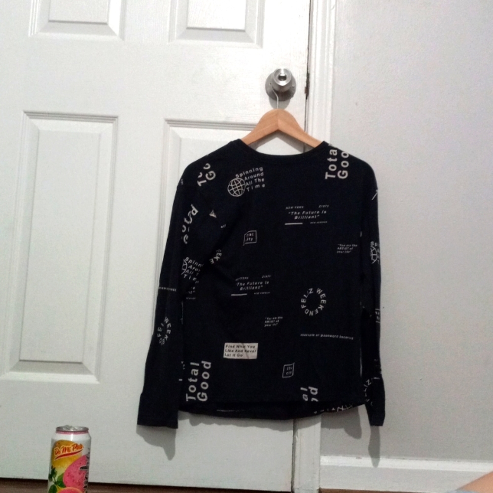 Long sleeved black and white tee